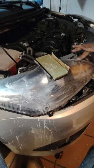 Pulido de focos de coche