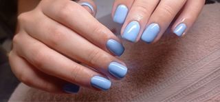 Manicura y pedicura francesa con diseño