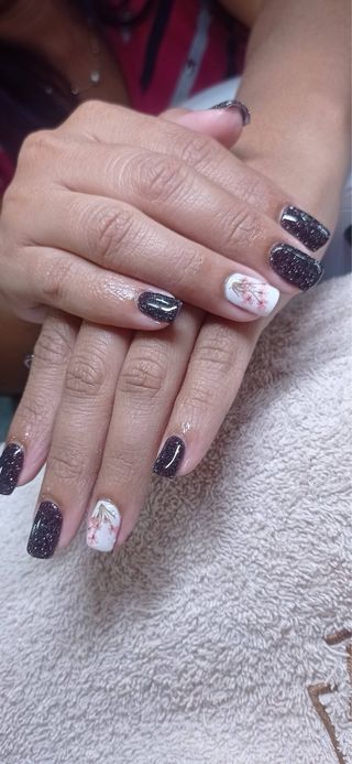 Manicura y pedicura francesa con diseño