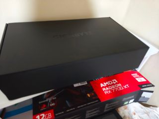 Gigabyte RX 7700 XT Tarjeta Gráfica 12GB