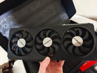 Gigabyte RX 7700 XT Tarjeta Gráfica 12GB