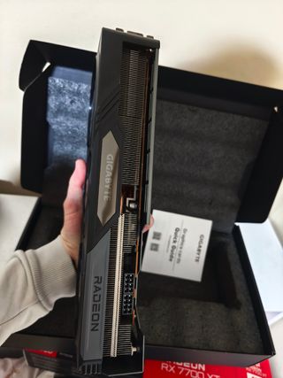 Gigabyte RX 7700 XT Tarjeta Gráfica 12GB