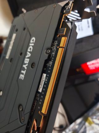 Gigabyte RX 7700 XT Tarjeta Gráfica 12GB