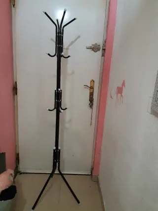 Perchero de pie de hierro negro 12 ganchos