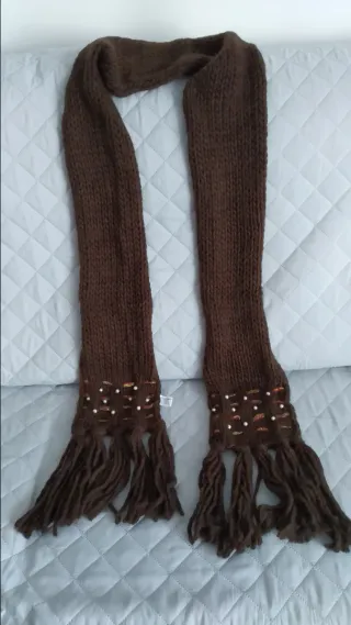 Bufanda de lana tejida marrón con flecos