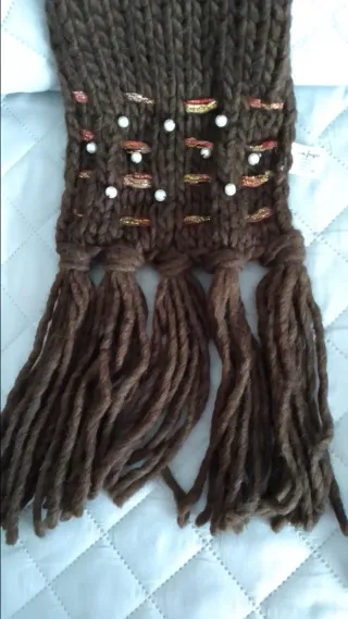 Bufanda de lana tejida marrón con flecos