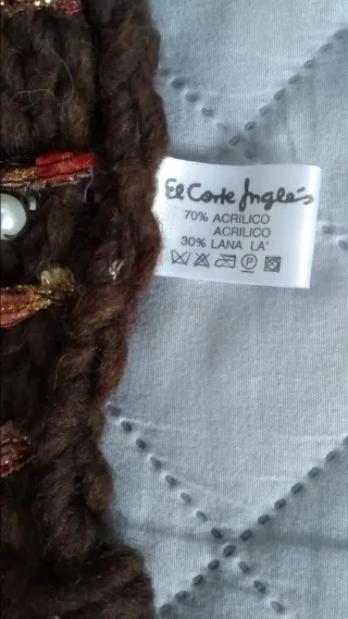 Bufanda de lana tejida marrón con flecos