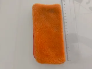 Pequeno estojo em pêlo laranja