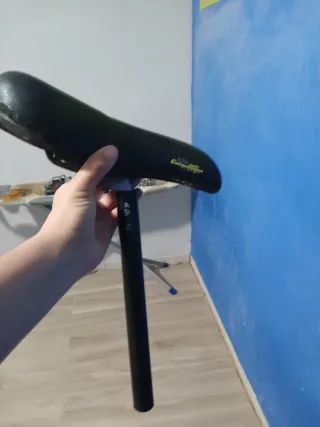 Sillín de bicicleta negro