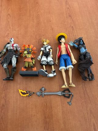 Figuras de acción de videojuegos y anime