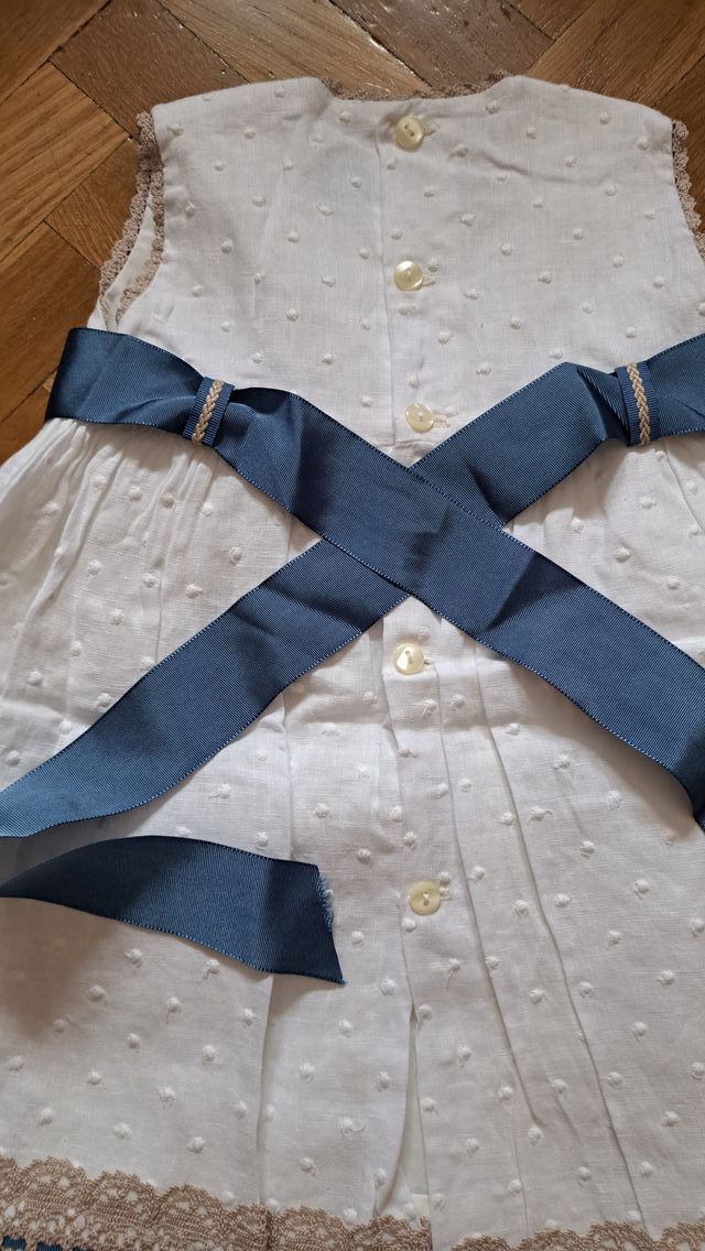 Vestido blanco con lazo azul Talla 2 años