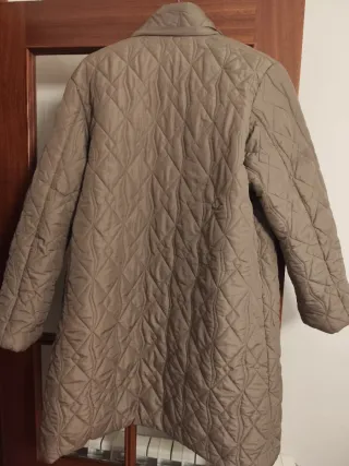 Sobretodo acolchado beige