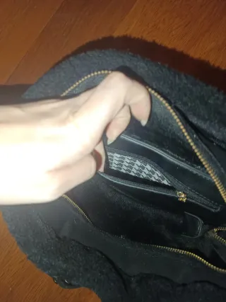 Bolso Pramoll Negro Pelo y Tachuelas