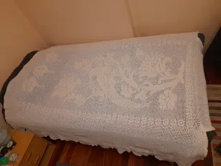 Colcha de ganchillo para cama de 90cm.