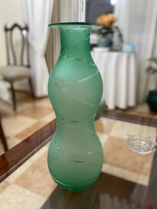 Jarrón de cristal verde esmerilado