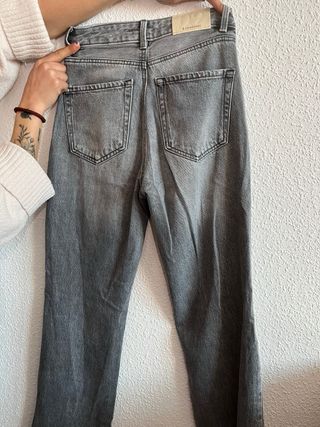 Pantalón vaquero Stradivarius gris talla 32