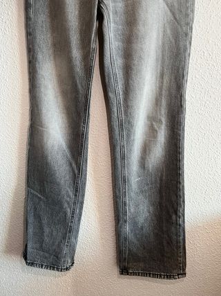 Pantalón vaquero Stradivarius gris talla 32