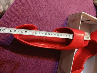 Zapatos de tacón rojos