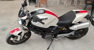 Ducati Monster 696