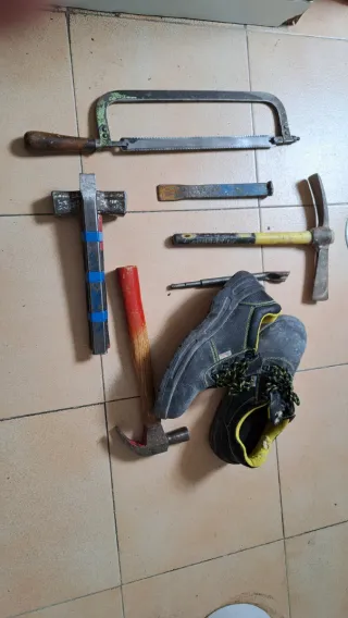 Lote Herramientas: Sierra, Martillo, Cincel