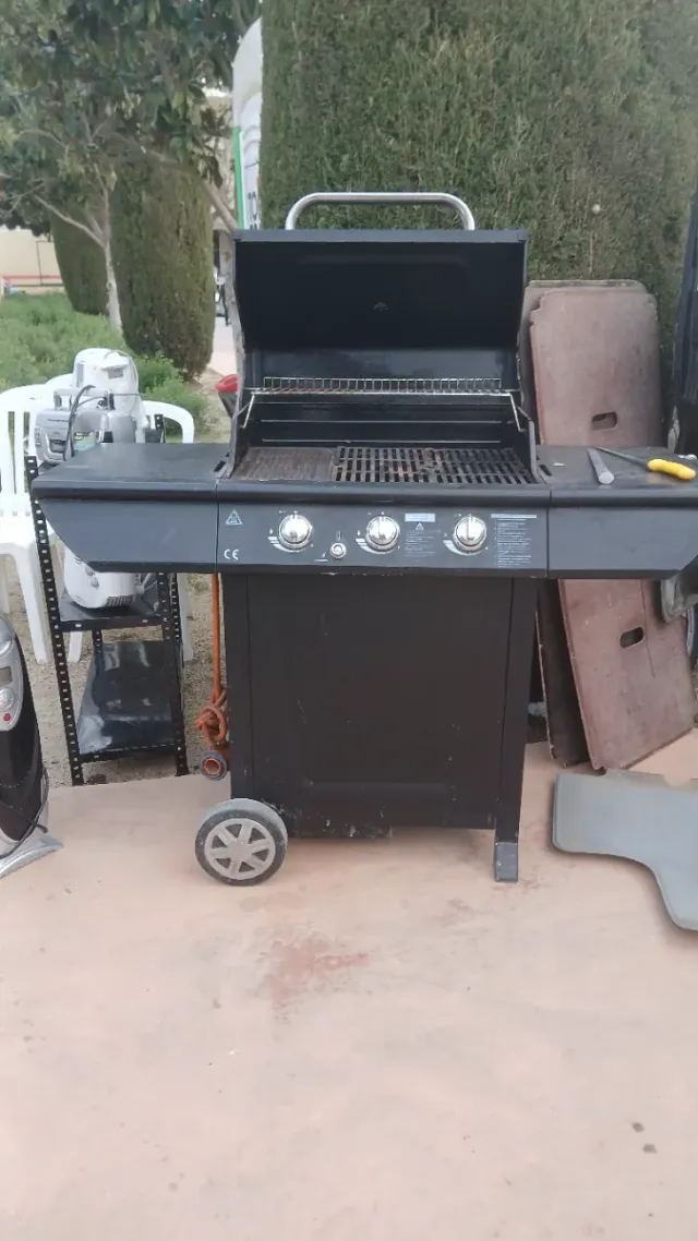 Barbacoa de gas negra