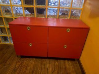 Cómoda cajonera roja 4 cajones
