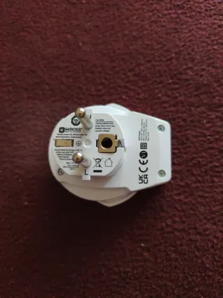 Adaptador de viaje SKROSS Universal con puerto USB