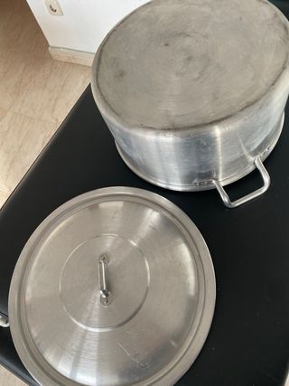 Olla grande de aluminio