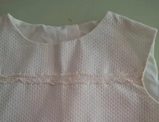 Conjunto bebé: vestido, braguita y capota