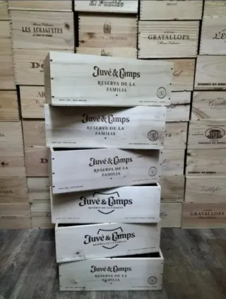 Estantería 12 cajas de madera grandes.