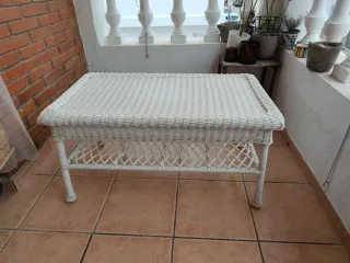 Mesa baja de mimbre para exterior