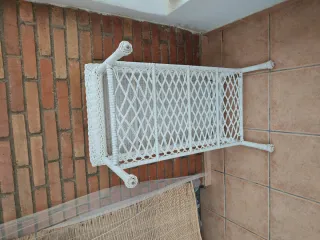 Mesa baja de mimbre para exterior