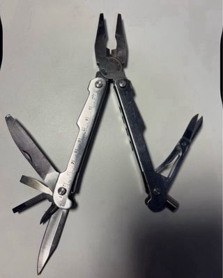 2 Alicates Multiusos + Llave