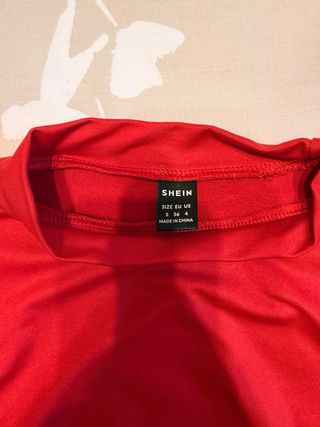 Camiseta Shein Roja Manga Larga Ajustada Talla S