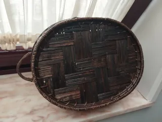 Cesta de mimbre ovalada con asas