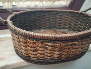 Cesta de mimbre ovalada con asas