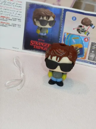 Statuetta Steve Harrington Stranger Things Kinder