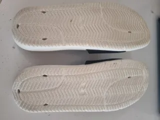 Chanclas piscina hombre negras y blancas