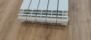 Radiador blanco de metal