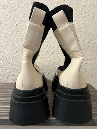 Botines blancos y negros