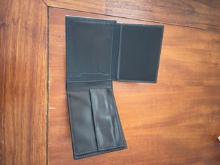 Portafoglio nero in pelle da uomo