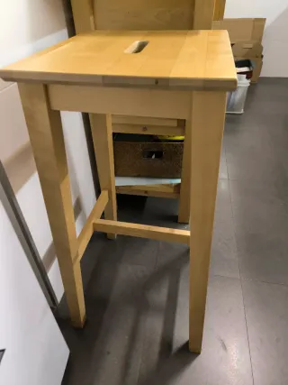 Taburete alto madera Ikea / Tamburet alt fusta