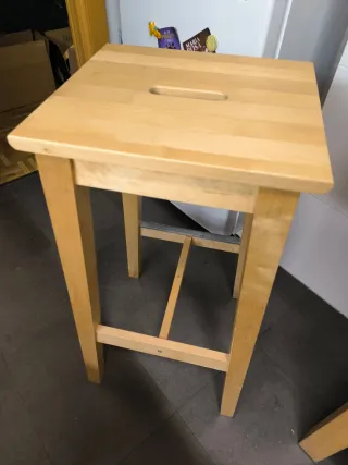 Taburete alto madera Ikea / Tamburet alt fusta