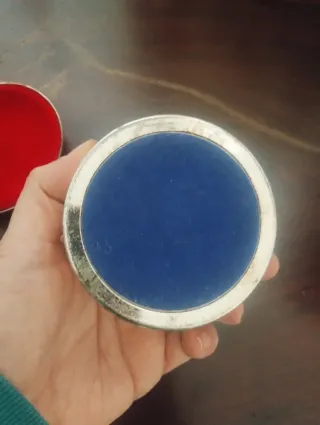 Scatola vintage portagioie in metallo con rose