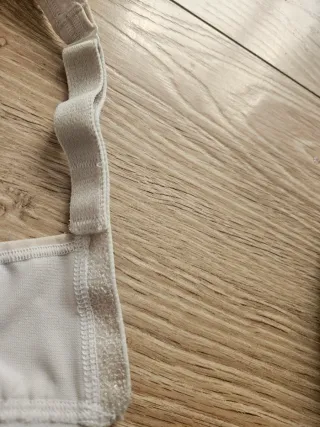 Sujetador deportivo beige y blanco