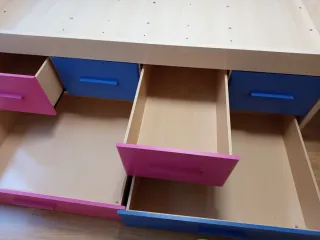 Cama nido con cajones de colores