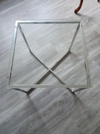 Mesita auxiliar cristal y metal