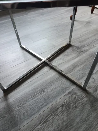 Mesita auxiliar cristal y metal