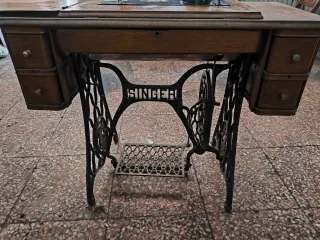 Máquina de coser antigua F 648303