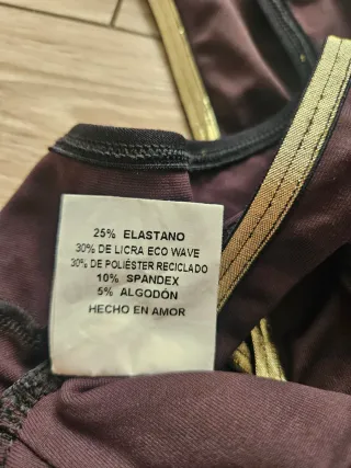 Top tirantes marrón con detalles dorados